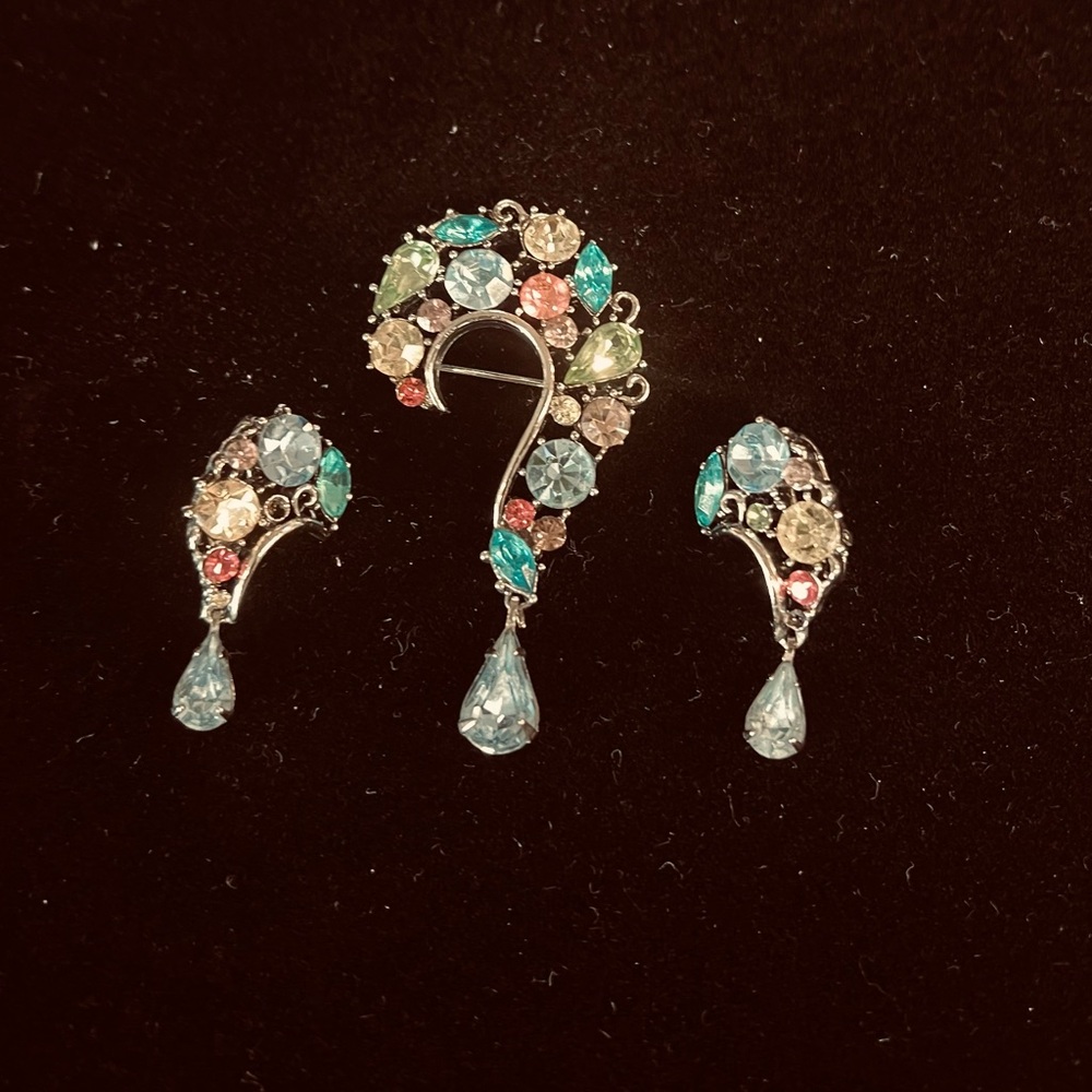Elegant Multicolor Brooch and Earring Question mark Set by Lisner